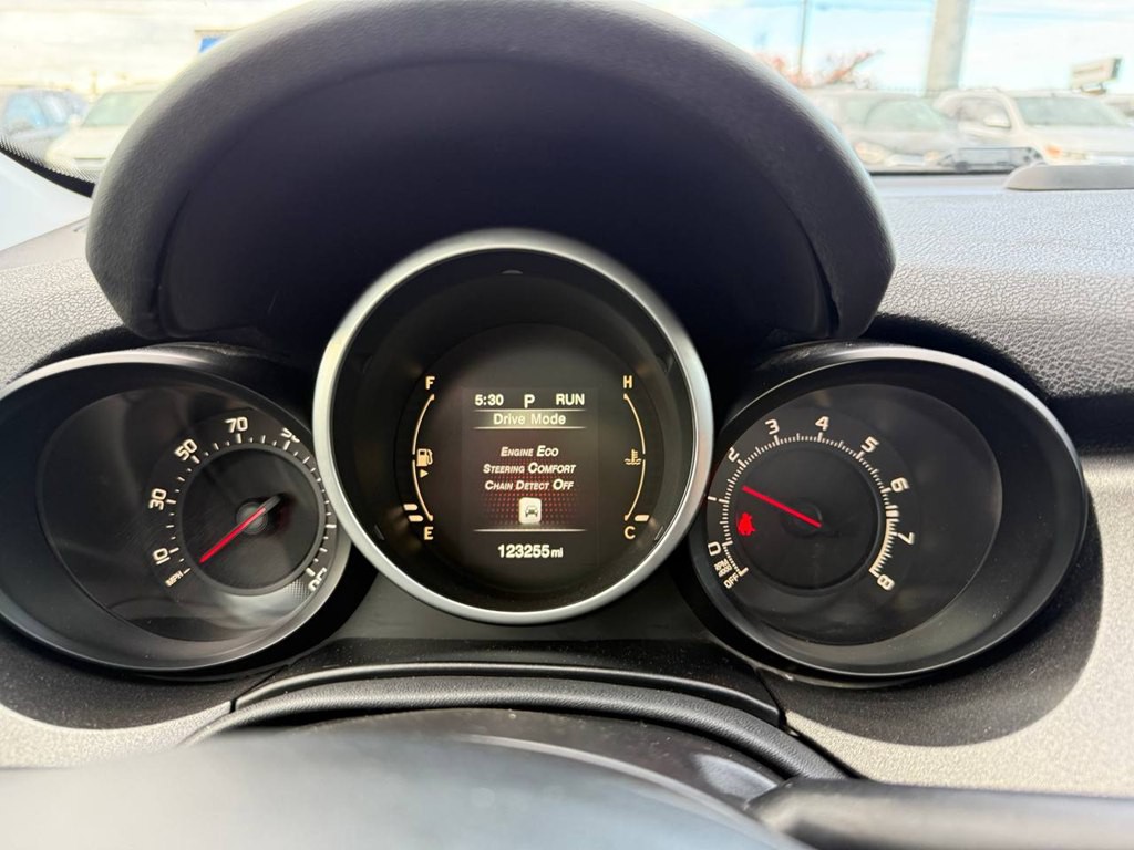 2016 FIAT 500 Image 25