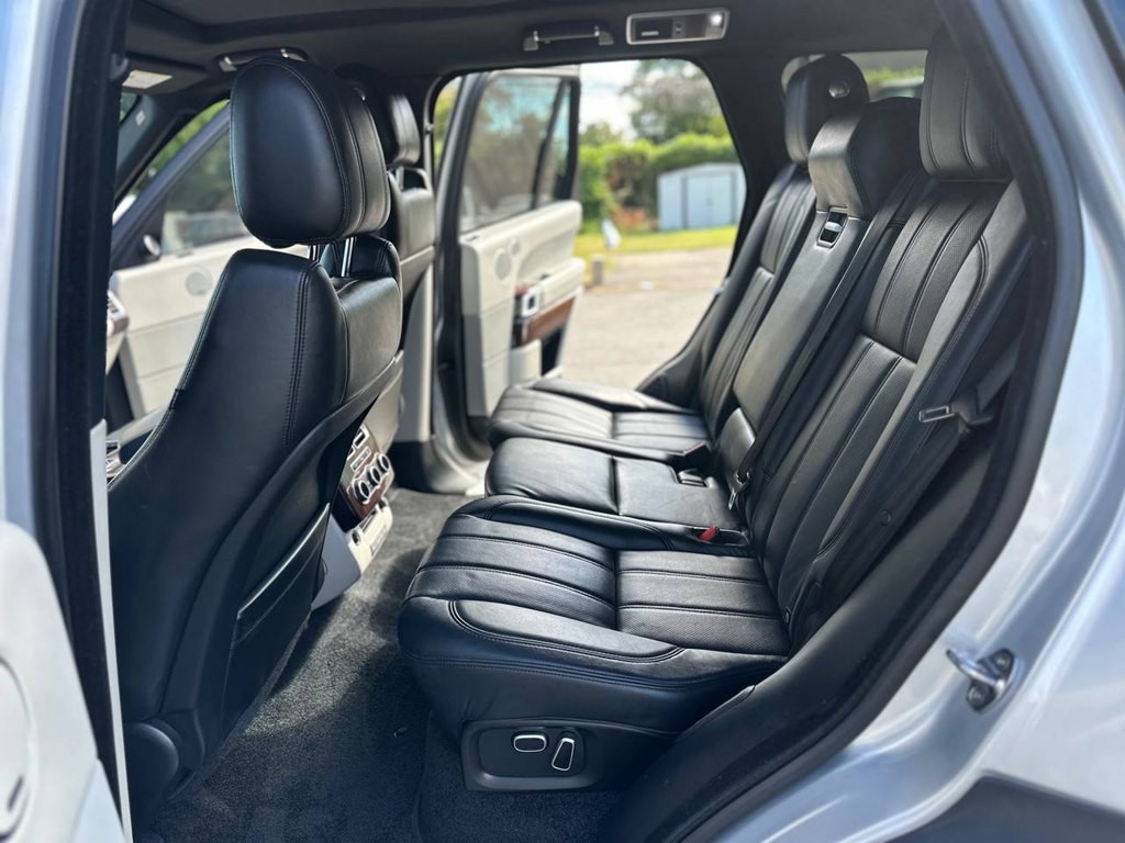 2014 Land Rover Range Rover Image 17