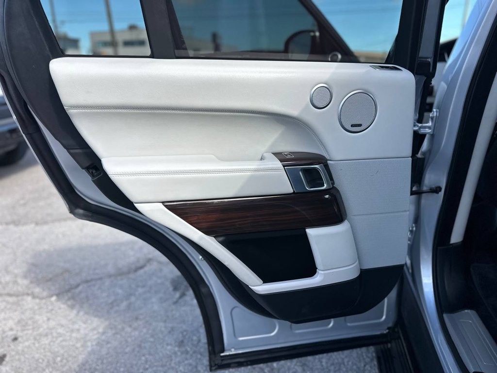 2014 Land Rover Range Rover Image 18