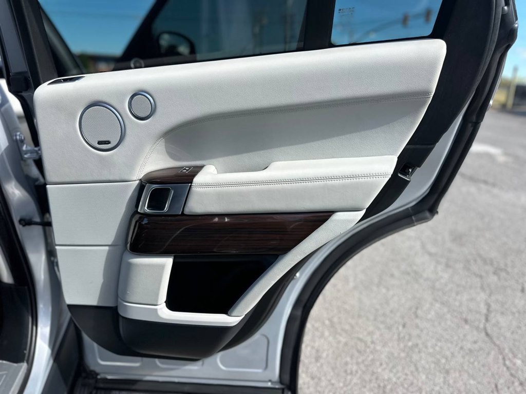 2014 Land Rover Range Rover Image 24