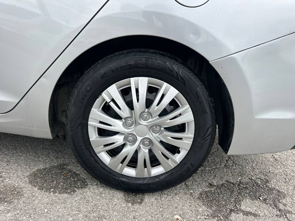 2019 Hyundai Accent Image 25