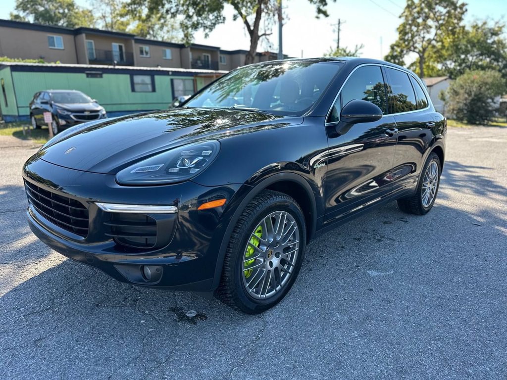2016 Porsche Cayenne Image 2
