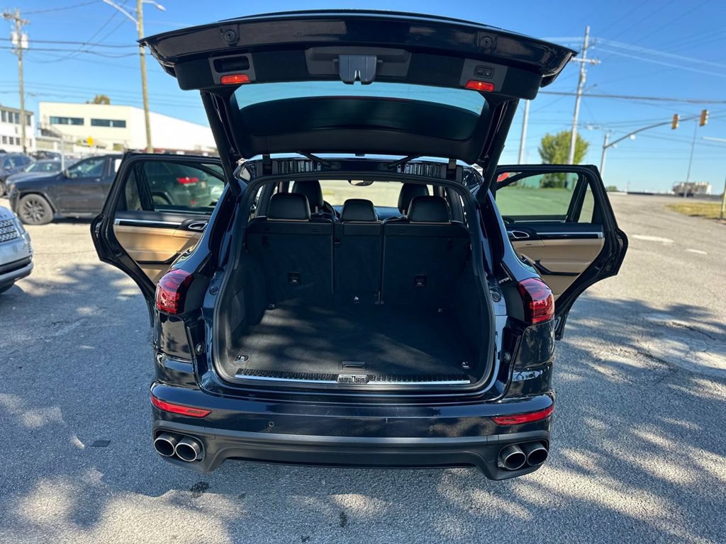 2016 Porsche Cayenne Image 13
