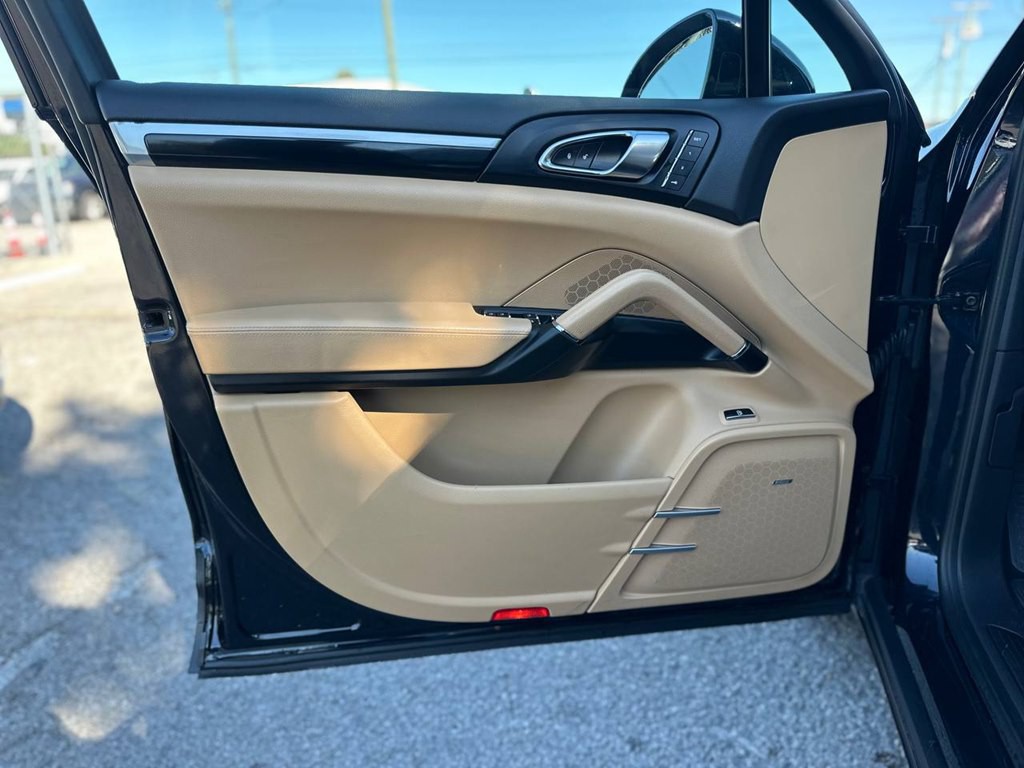 2016 Porsche Cayenne Image 15