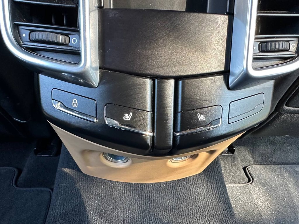 2016 Porsche Cayenne Image 20