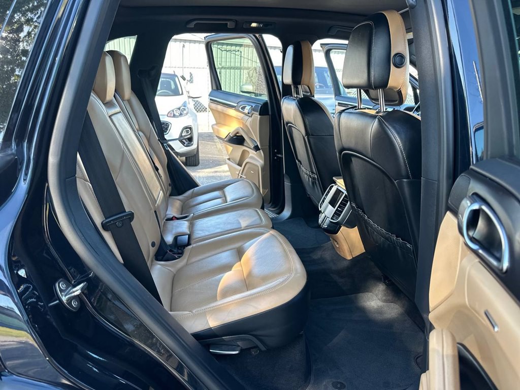 2016 Porsche Cayenne Image 23