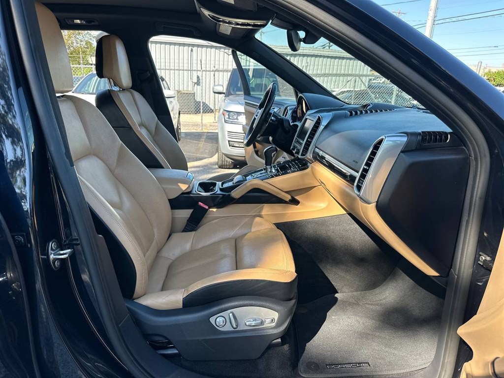 2016 Porsche Cayenne Image 25