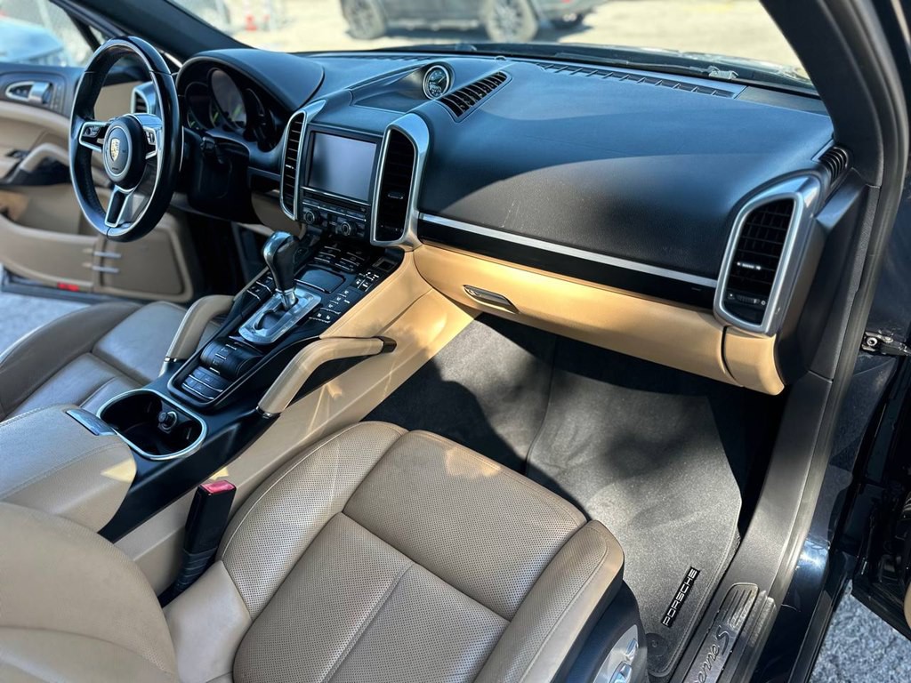 2016 Porsche Cayenne Image 26