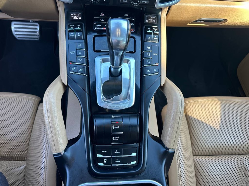 2016 Porsche Cayenne Image 35