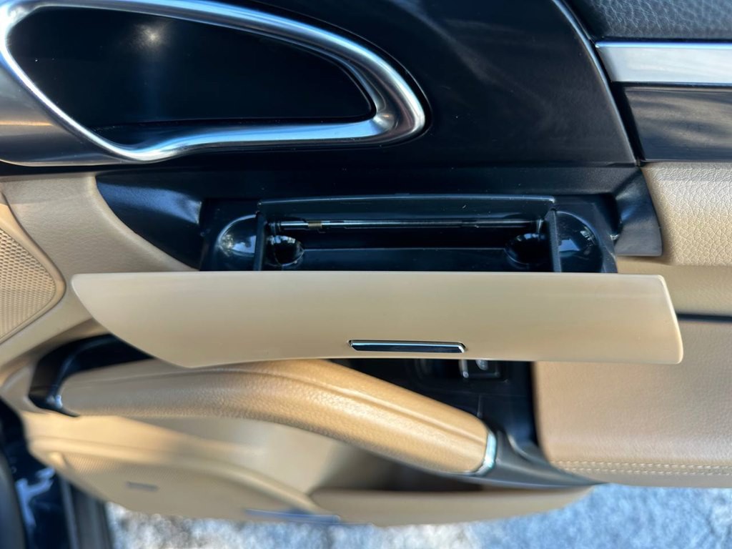 2016 Porsche Cayenne Image 39