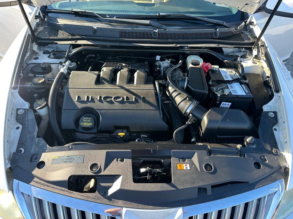 2012 Lincoln MKS Image 11