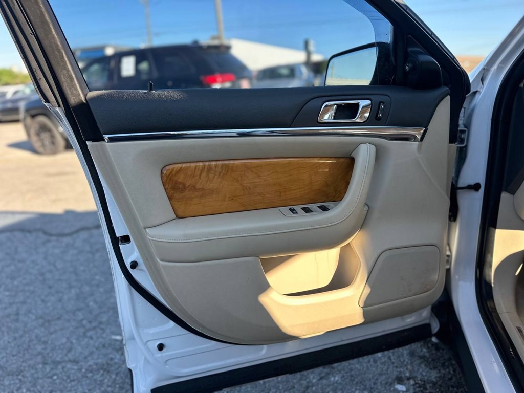 2012 Lincoln MKS Image 16