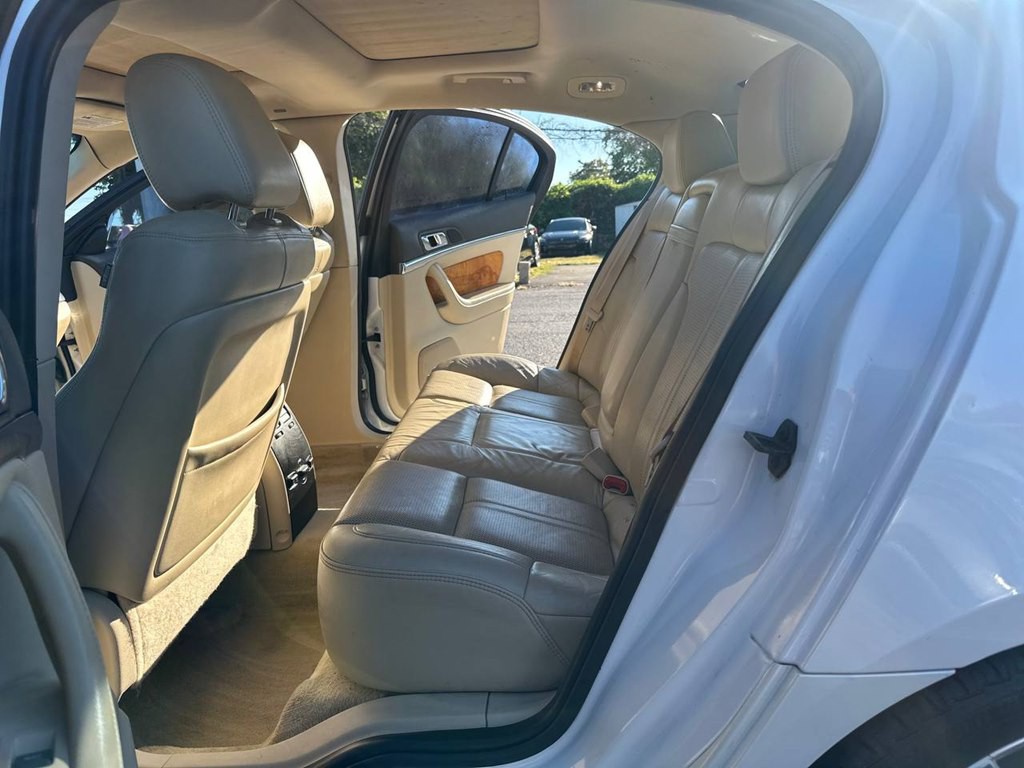 2012 Lincoln MKS Image 17