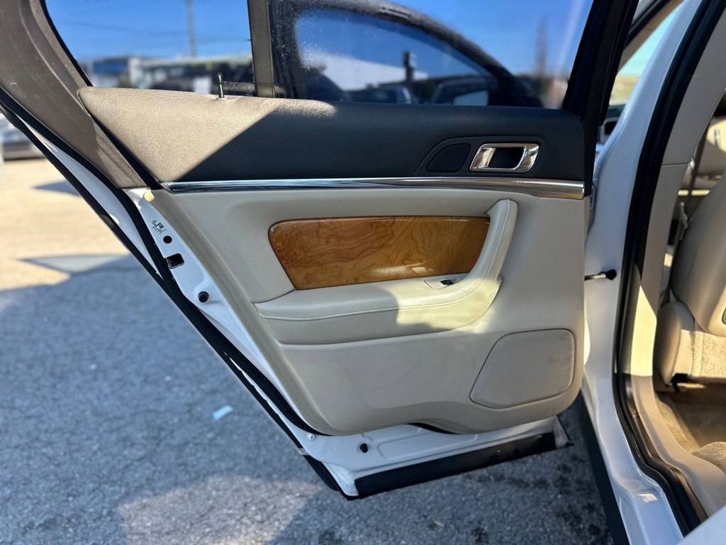 2012 Lincoln MKS Image 18