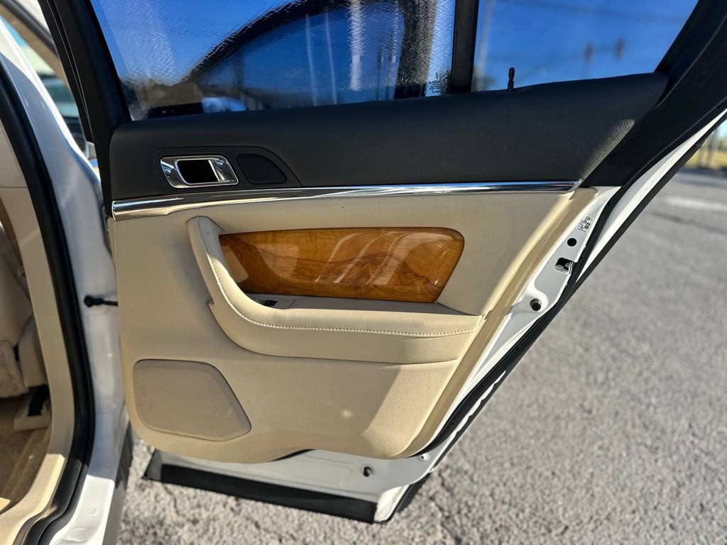 2012 Lincoln MKS Image 23