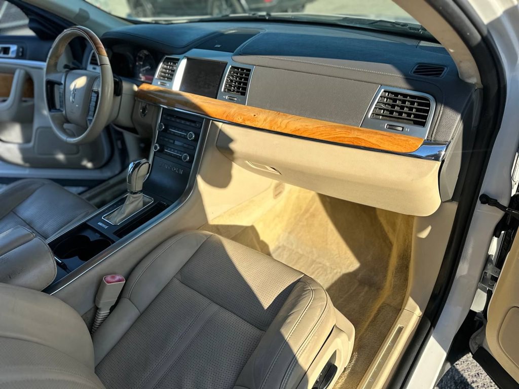 2012 Lincoln MKS Image 27