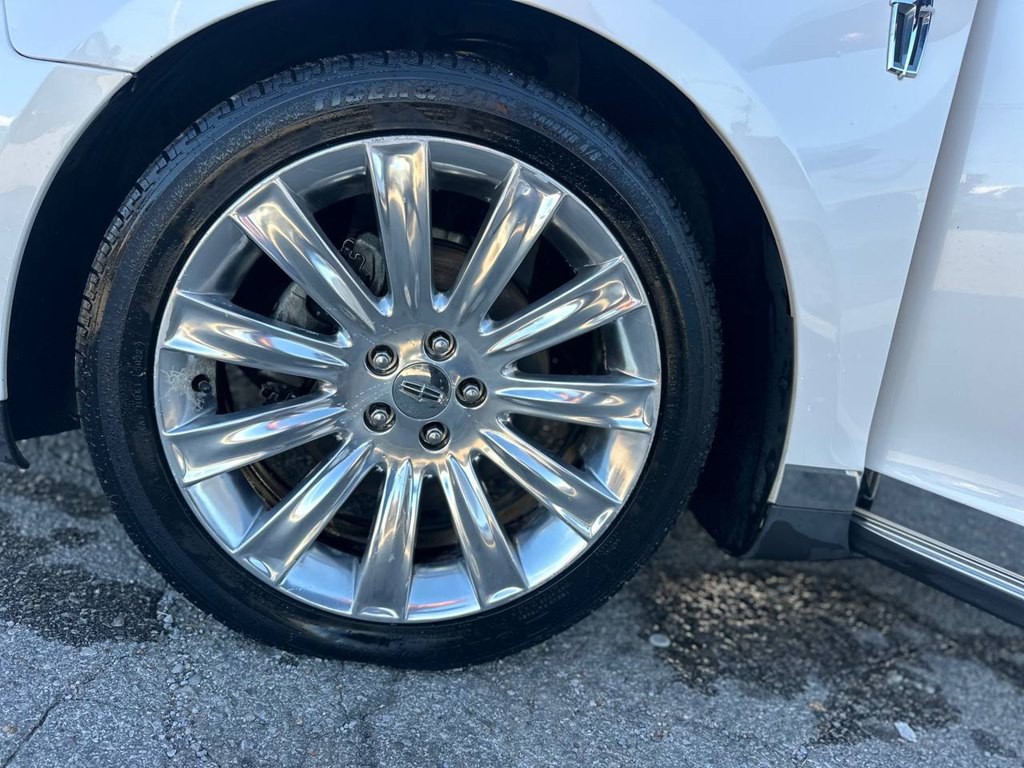 2012 Lincoln MKS Image 31
