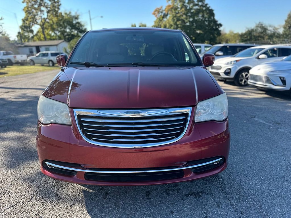 2013 Chrysler Town & Country Image 3