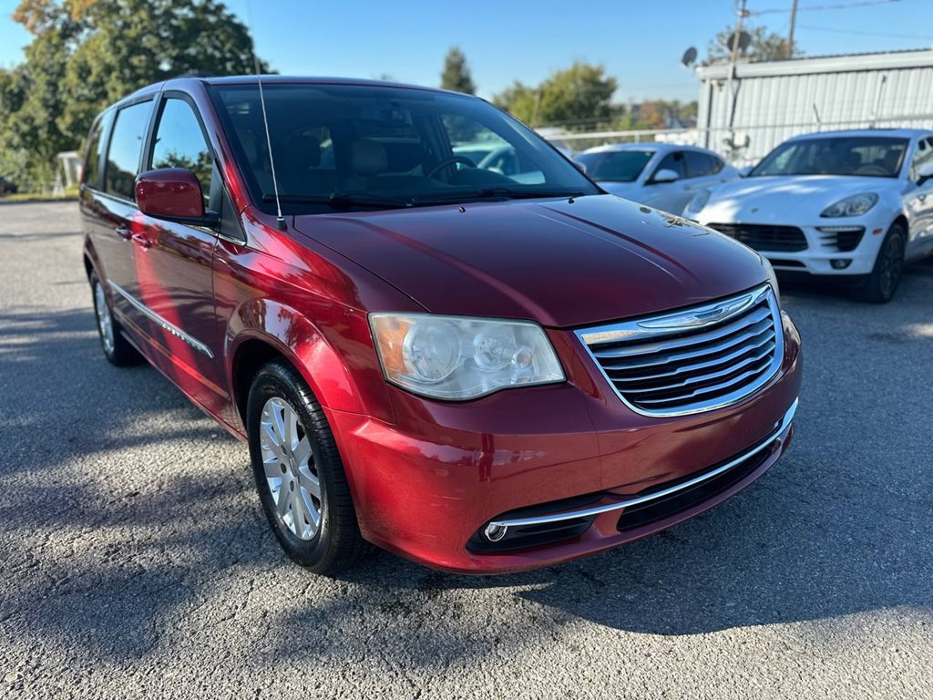 2013 Chrysler Town & Country Image 4