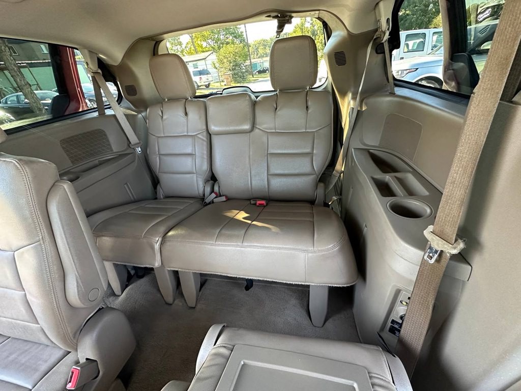 2013 Chrysler Town & Country Image 19