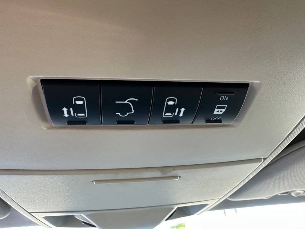 2013 Chrysler Town & Country Image 33