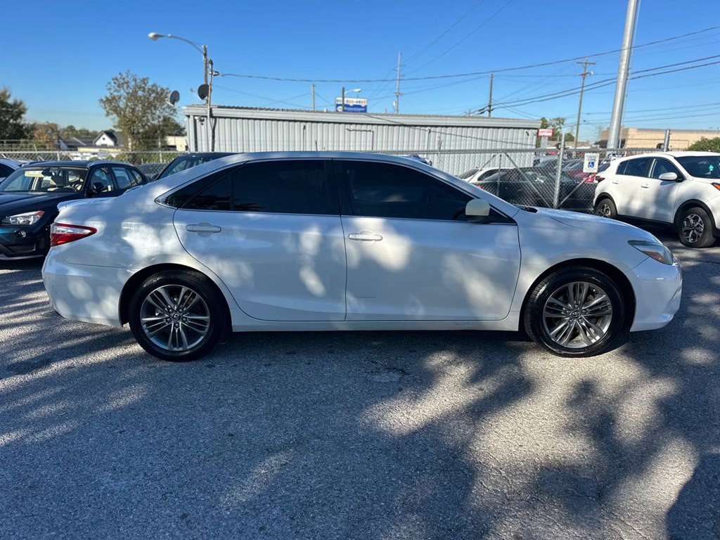 2017 Toyota Camry Image 4