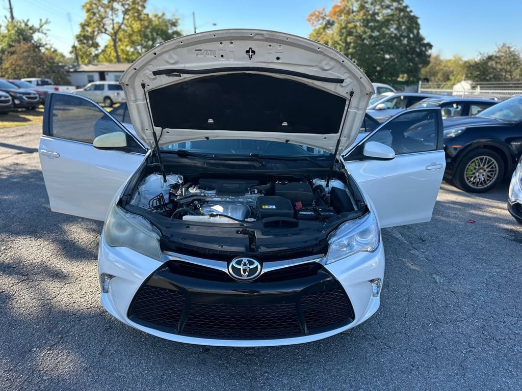 2017 Toyota Camry Image 9