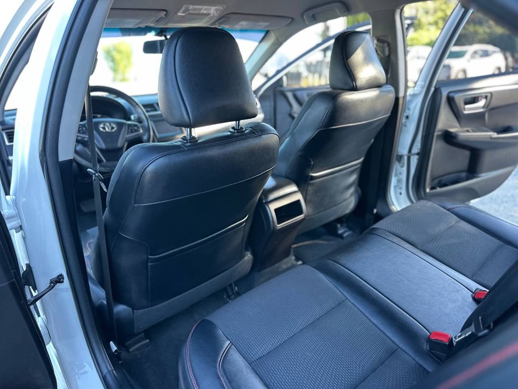 2017 Toyota Camry Image 17