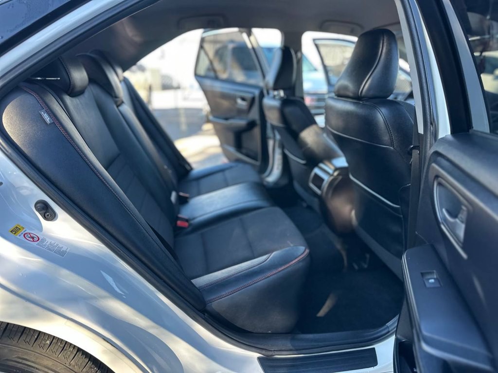 2017 Toyota Camry Image 20