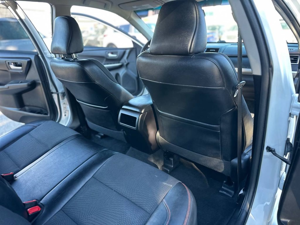 2017 Toyota Camry Image 21