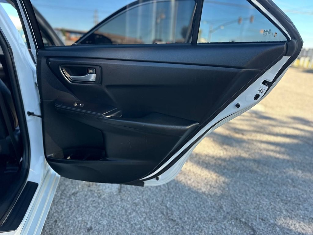 2017 Toyota Camry Image 22