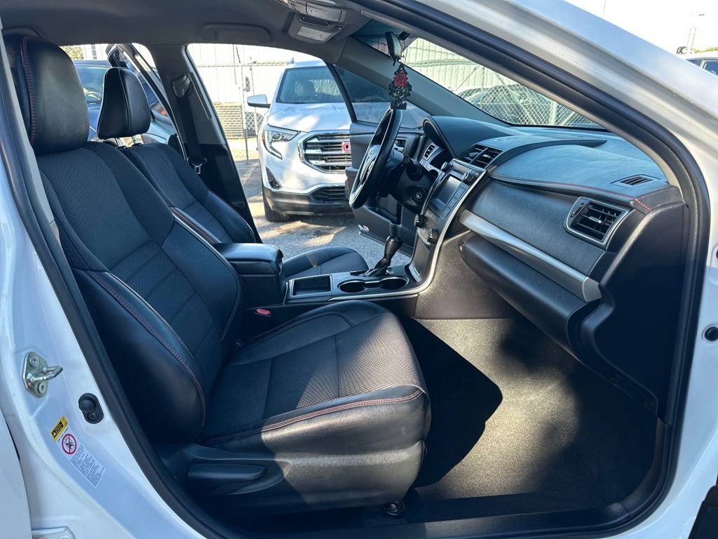 2017 Toyota Camry Image 23