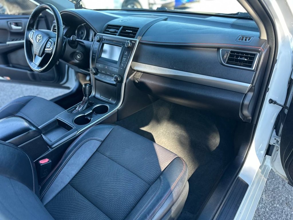 2017 Toyota Camry Image 24