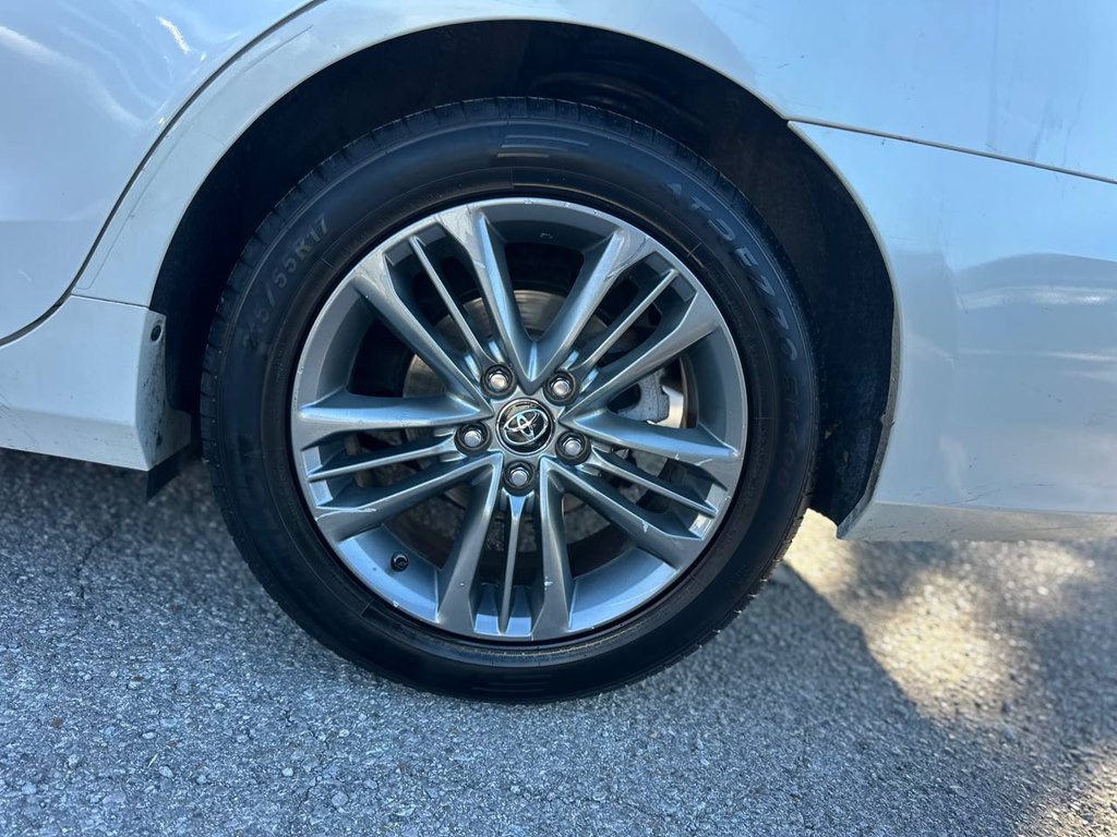 2017 Toyota Camry Image 27