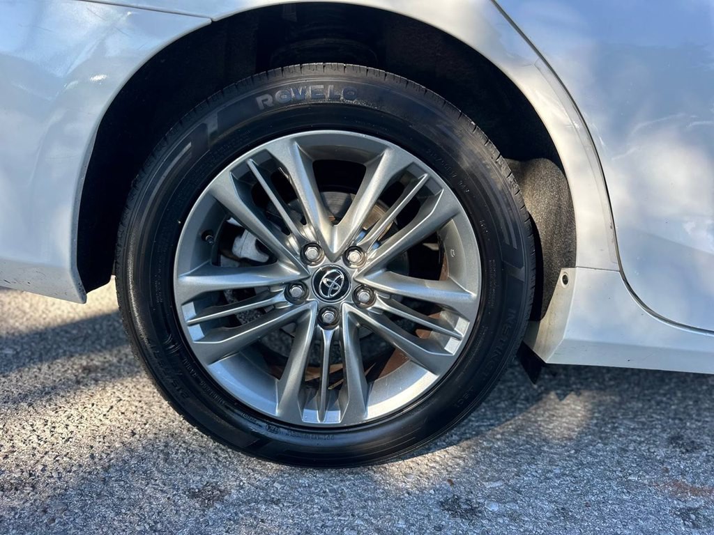 2017 Toyota Camry Image 28