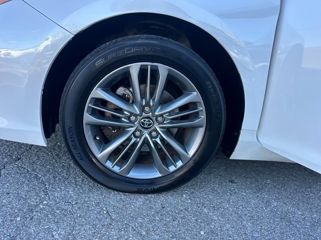 2017 Toyota Camry Image 29