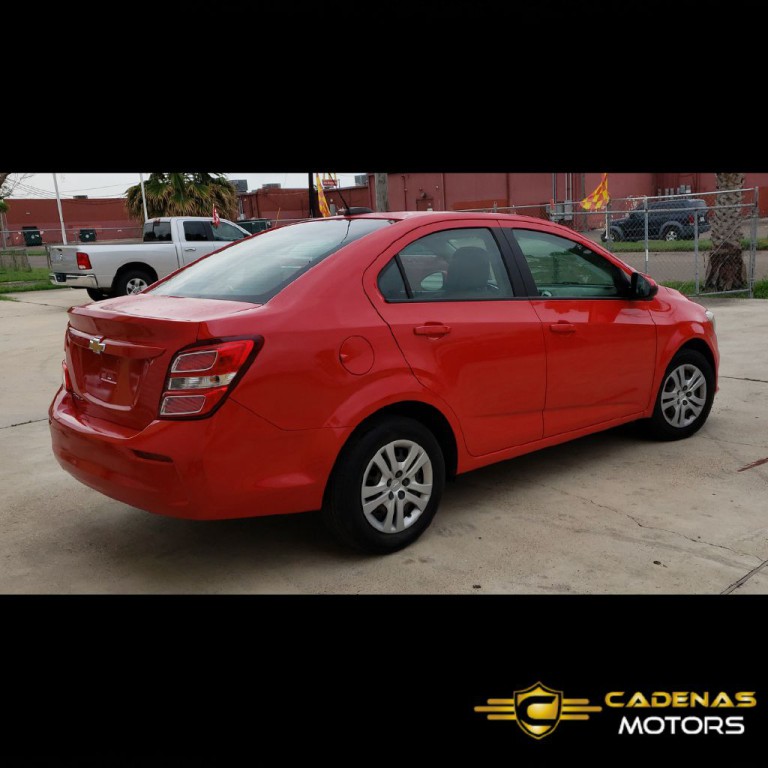 2017 Chevrolet Sonic Image 3