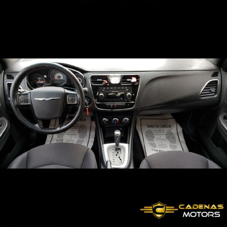 2014 Chrysler 200 Image 4