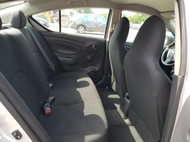 2015 Nissan Versa Image 9