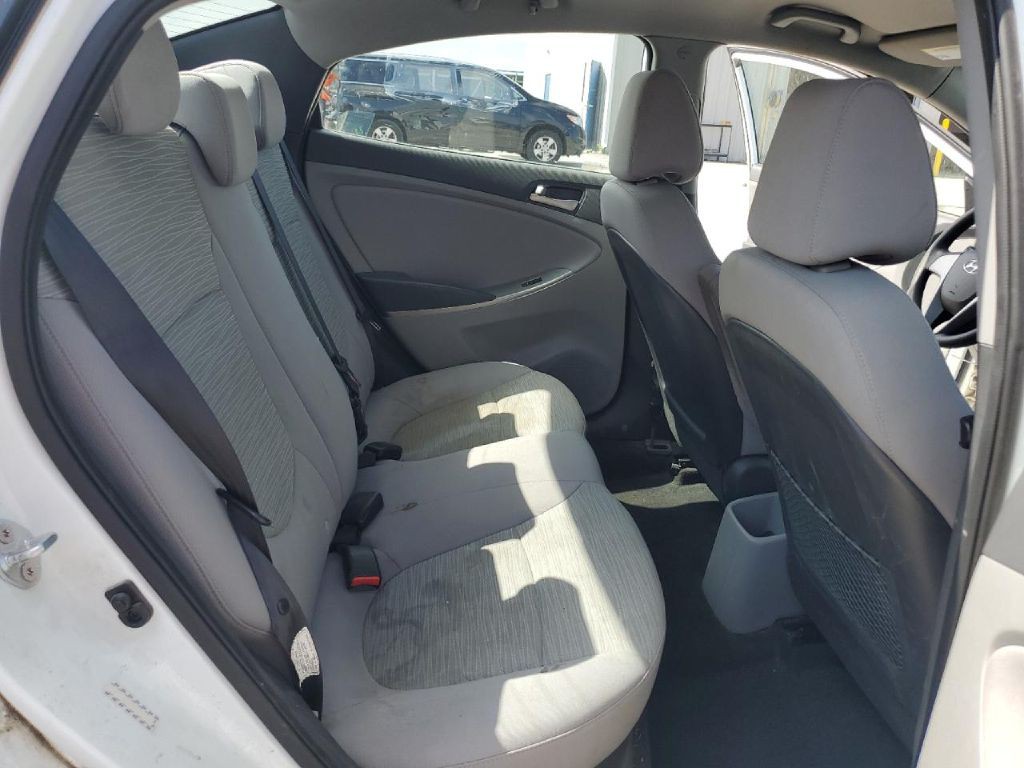 2017 Hyundai Accent Image 9