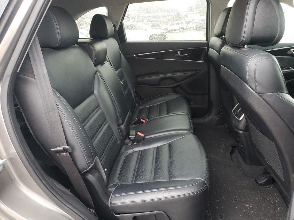 2016 Kia Sorento Image 9