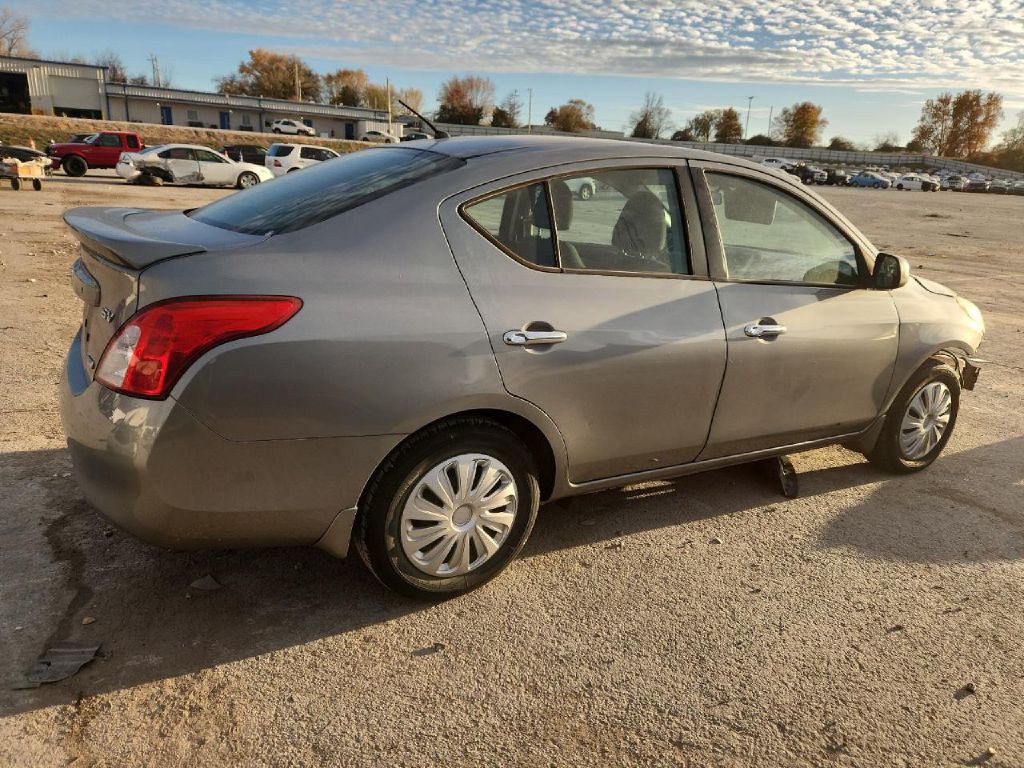 2013 Nissan Versa Image 3
