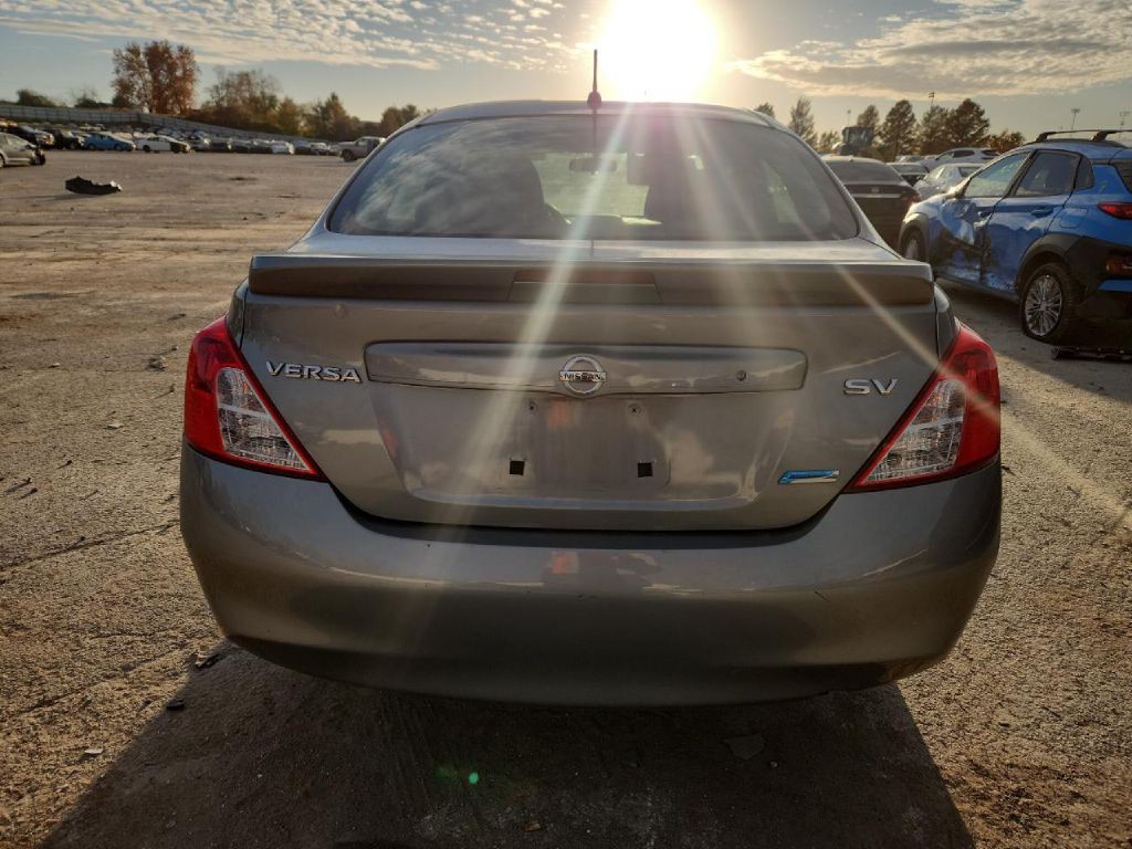 2013 Nissan Versa Image 6