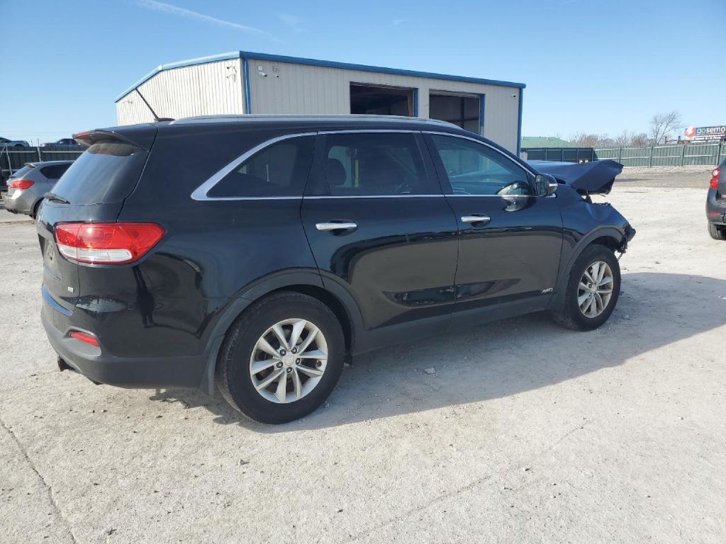 2016 Kia Sorento Image 2