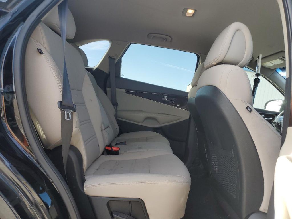 2016 Kia Sorento Image 8