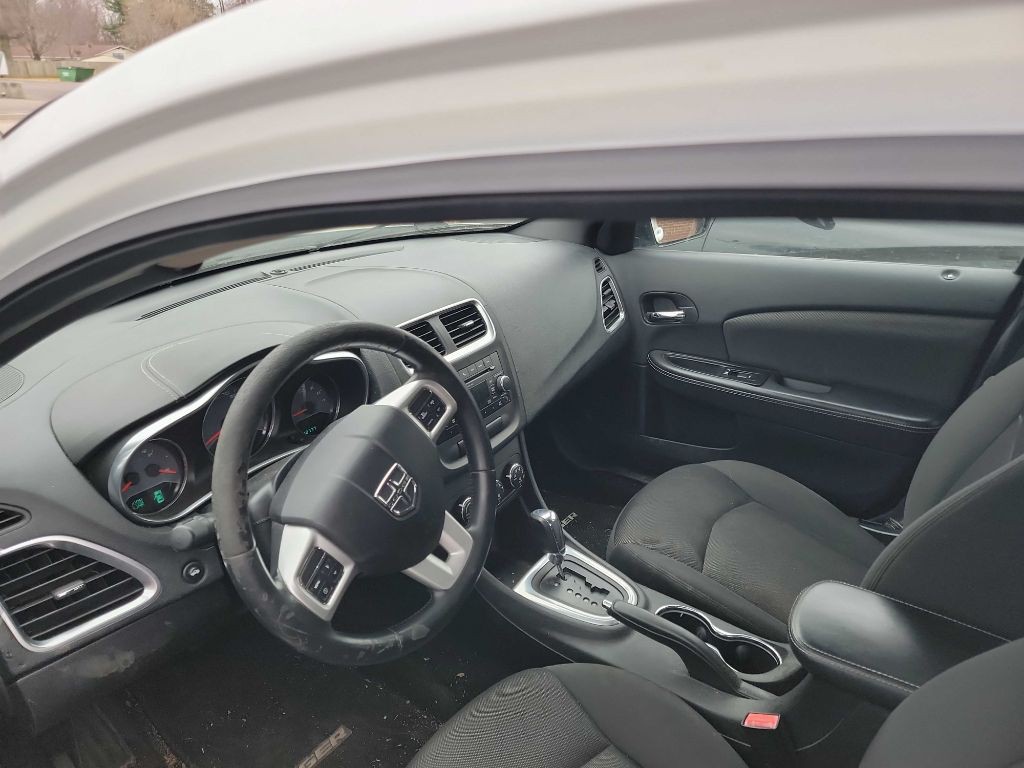 2013 Dodge Avenger Image 7