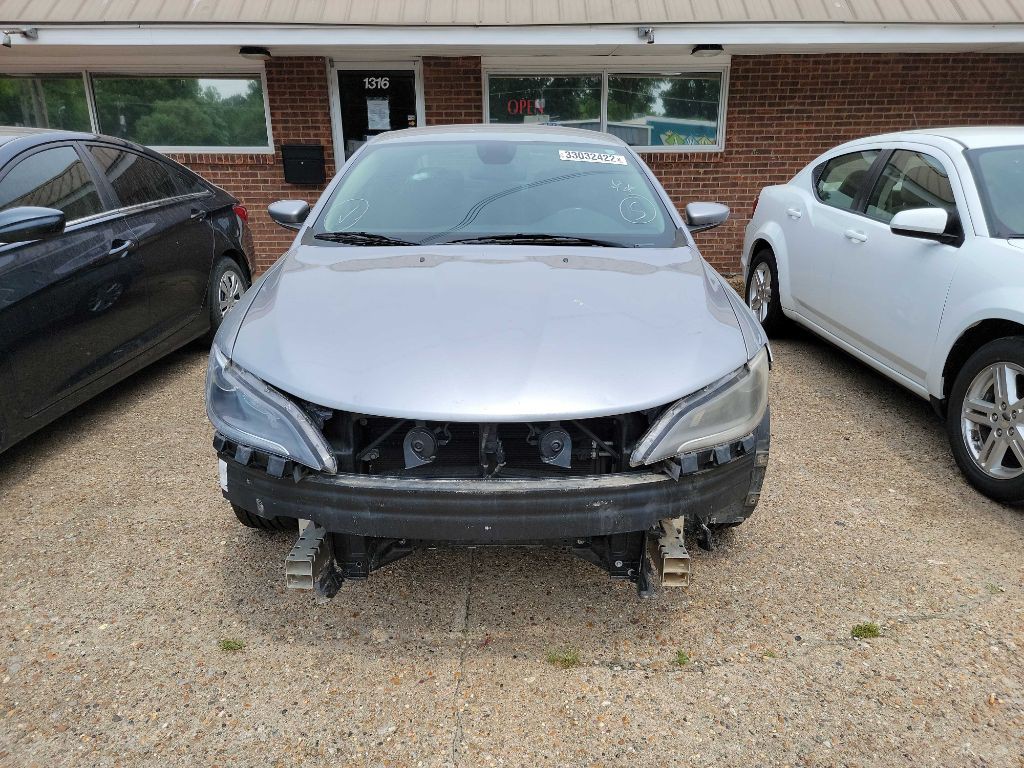 2015 Chrysler 200 Image 2