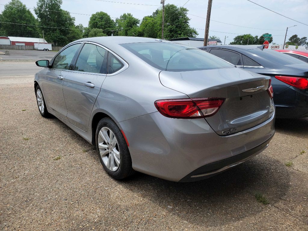 2015 Chrysler 200 Image 4