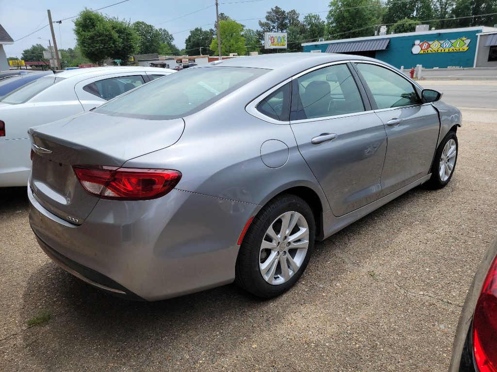 2015 Chrysler 200 Image 6