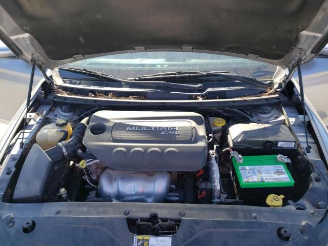 2015 Chrysler 200 Image 14